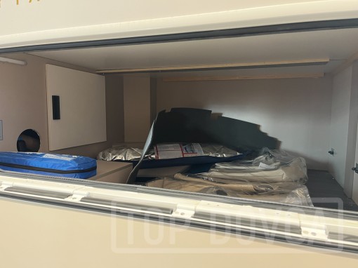 Polointegrovaný obytný vůz XGO Dynamic 22P Plus - interiér. Půjčovna a prodej obytných vozů Ústí nad Labem a Praha.